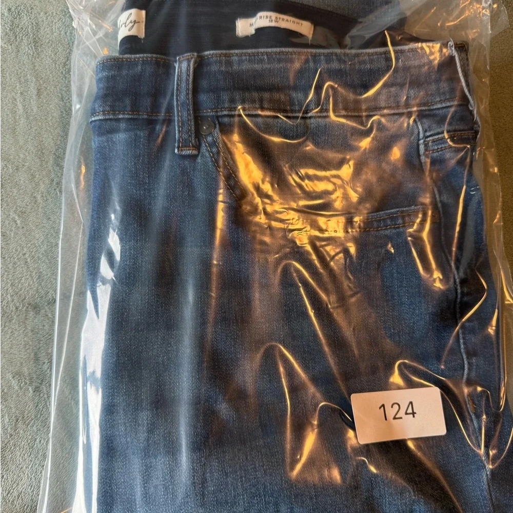 Wonderly Straight Leg Jeans in Deep Blue - Picture 6 of 6